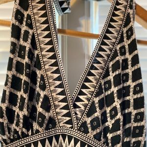 V neck tie back sundress size 4 by BCBG Maxazaria